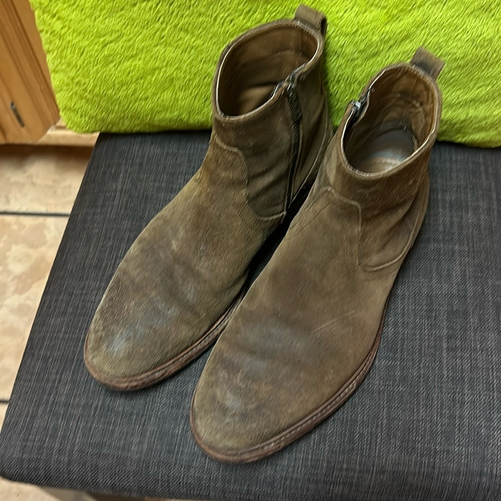 Rugged zipped up boots by Trask